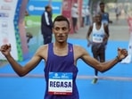 New Delhi: Ethiopia's Chala Regasa celebrates after crossing the finish line to retain his men's elite title at the Vedanta Delhi Half Marathon 2022, at Jawaharlal Nehru Stadium, in New Delhi.(PTI) New Delhi: Ethiopia's Chala Regasa celebrates after crossing the finish line to retain his men's elite title at the Vedanta Delhi Half Marathon 2022, at Jawaharlal Nehru Stadium, in New Delhi.(PTI)