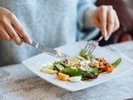 Nutritionist Karishma Shah in her recent Instagram post says adding the right foods to breakfast or the first meal of your day can curb cravings and keep you full till lunch time while there are some food items that could leave you perpetually hungry and make you munch unhealthy stuff in between the meals. Here are some healthy breakfast habits that could help you shed kilos.(Freepik)