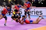 Both teams went neck and neck in the first few minutes(Pro Kabaddi League ) Both teams went neck and neck in the first few minutes(Pro Kabaddi League )
