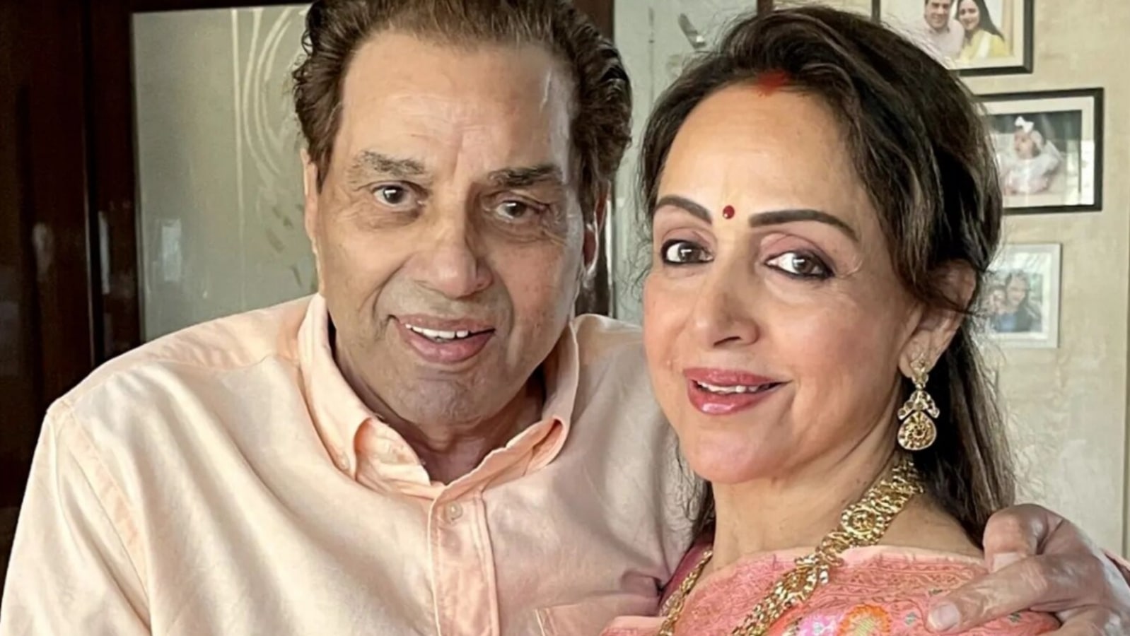 Dharmendra holds Hema Malini close as she celebrates 74th birthday with him  | Bollywood - Hindustan Times
