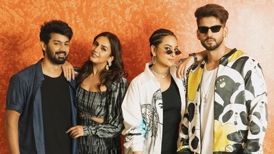 Sonakshi Sinha captioned her post, "Can you tell who the posers in this group are… and who isnt???" (Instagram/@aslisona) Sonakshi Sinha captioned her post, "Can you tell who the posers in this group are… and who isnt???" (Instagram/@aslisona)