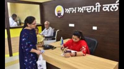 7,000 people are availing healthcare facilities every day in these 100 Aam Aadmi Clinics, especially for the out-patient department patients, the minister said. (HT file photo) 7,000 people are availing healthcare facilities every day in these 100 Aam Aadmi Clinics, especially for the out-patient department patients, the minister said. (HT file photo)