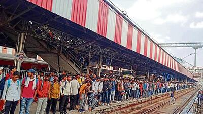 PET exam candidates wait for trains at Charbagh railway station in Lucknow (HT PHOTO) PET exam candidates wait for trains at Charbagh railway station in Lucknow (HT PHOTO)