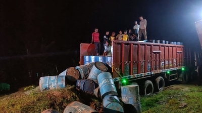 The truck was coming from a neighboruring state. (@himantabiswa) The truck was coming from a neighboruring state. (@himantabiswa)