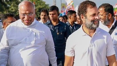 Congress leader Rahul Gandhi with party leader Mallikarjun Kharge during the party's 'Bharat Jodo Yatra' in Ballari. (PTI)