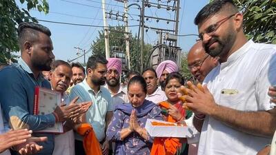 AAP MLA Gurpreet Gogi’s wife Sukhchain Bassi inaugurating tubewell project in Manohar Nagar , Ludhiana. Congress councillor also inaugurated the project separately. (HT PHOTO) AAP MLA Gurpreet Gogi’s wife Sukhchain Bassi inaugurating tubewell project in Manohar Nagar , Ludhiana. Congress councillor also inaugurated the project separately. (HT PHOTO)