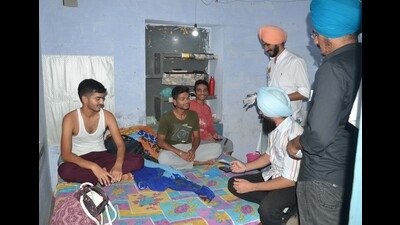 Jodh Singh of SATH campaigning at a boys’ hostel on Sunday ahead of the PU student council elections. (Keshav Singh/HT) Jodh Singh of SATH campaigning at a boys’ hostel on Sunday ahead of the PU student council elections. (Keshav Singh/HT)