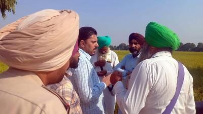 A team of Bathinda district officials, including a woman, was held hostage by the activists of the Bhartiya Kisan Union (Ekta Sidhupur) for three hours after the former visited Nahinawala village in Bathinda to inspect an incident of paddy stubble on Sunday. (Sanjeev Kumar/HT) A team of Bathinda district officials, including a woman, was held hostage by the activists of the Bhartiya Kisan Union (Ekta Sidhupur) for three hours after the former visited Nahinawala village in Bathinda to inspect an incident of paddy stubble on Sunday. (Sanjeev Kumar/HT)