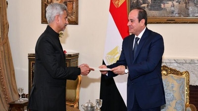 Jaishankar calls on Egyptian President Sisi; conveys PM Modi's warm greetings (Twitter) Jaishankar calls on Egyptian President Sisi; conveys PM Modi's warm greetings (Twitter)