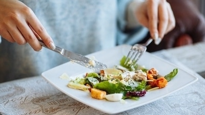 Nutritionist Karishma Shah in her recent Instagram post says adding the right foods to breakfast or the first meal of your day can curb cravings and keep you full till lunch time while there are some food items that could leave you perpetually hungry and make you munch unhealthy stuff in between the meals. Here are some healthy breakfast habits that could help you shed kilos. (Freepik) Nutritionist Karishma Shah in her recent Instagram post says adding the right foods to breakfast or the first meal of your day can curb cravings and keep you full till lunch time while there are some food items that could leave you perpetually hungry and make you munch unhealthy stuff in between the meals. Here are some healthy breakfast habits that could help you shed kilos. (Freepik)