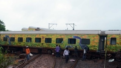 A Duronto Express train (Image for representation) (HT Photo) A Duronto Express train (Image for representation) (HT Photo)