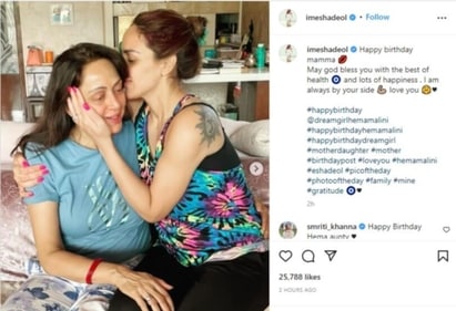 Esha wished her mother and also gave her a hug as well as a kiss.