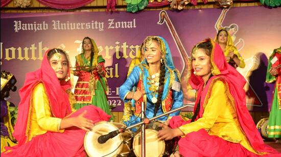 Students participating in an event during the PU youth festival at Ramgarhia Collage in Ludhiana. (Harvinder Singh/HT)