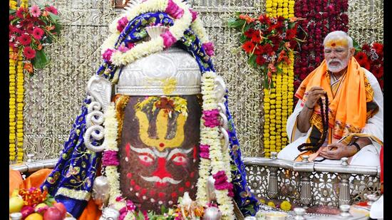 Prime Minister Narendra Modi performs darshan and pooja at Shree Mahakaleshwar Temple, Ujjain, October 11, 2022 (ANI/ PIB) Prime Minister Narendra Modi performs darshan and pooja at Shree Mahakaleshwar Temple, Ujjain, October 11, 2022 (ANI/ PIB)