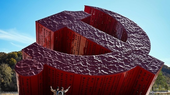 People pose for photos next to a Communist monument in Nanniwan, China's northwest Shaanxi province on the first day of Chinese Communist Party Congress meeting.(AFP)