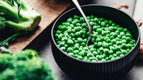 Nutritionist Lovneet Batra in her recent Instagram post talked about the many benefits of green peas.(Unsplash)