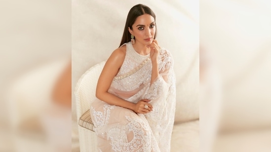 Kiara Advani added jewellery from Manish Malhotra's collection to complete her look.(Instagram/@manishmalhotra)