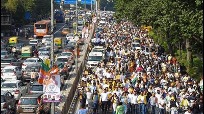 New Delhi, Oct 17 (ANI): Aam Admi Party (AAP) supporters take part in a roadshow held by Delhi Deputy Chief Minister and party leader Manish Sisodia on his way to the Central Bureau of Investigation (CBI) headquarters after being summoned for questioning in the excise policy case, in New Delhi on Monday. (ANI Photo) (ANI)