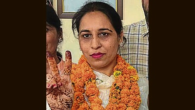 Aam Aadmi Party (AAP) ‘s Ashu Upneja, councillor from Ward-13, was unanimously elected the new president of Derabassi municipal council (MC) on Monday. (HT Photo)