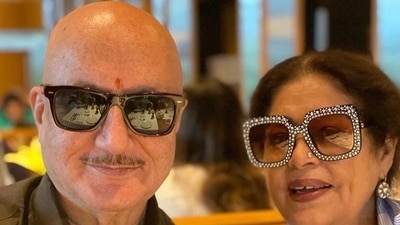 Anupam Kher with Kirron Kher on a lunch date. Anupam Kher with Kirron Kher on a lunch date. 
