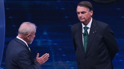 Brazil Runoff Elections: Luiz Inacio Lula da Silva (L), speaks to Brazilian President and presidential candidate Jair Bolsonaro (R). (AFP) Brazil Runoff Elections: Luiz Inacio Lula da Silva (L), speaks to Brazilian President and presidential candidate Jair Bolsonaro (R). (AFP)