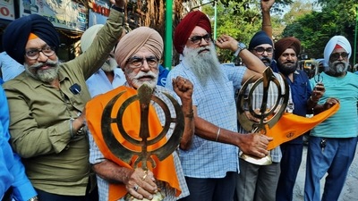 While some Sikh communities opposed the symbol of sword and shield allotted to CM Eknath Shinde-led faction, few community members support the new symbol saying their symbol isn't a sword and shield but a Khanda and Kirpan, in Thane, Mumbai, October 15, 2022. (Praful Gangurde/HT Photo)