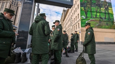 Russia-Ukraine War: Russian soldiers wait for their departure in central Moscow. (AFP) Russia-Ukraine War: Russian soldiers wait for their departure in central Moscow. (AFP)