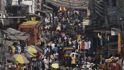 Rush of shoppers at Sadar Bazar ahead of Diwali in Gurugram. (Vipin Kumar/HT Photo) Rush of shoppers at Sadar Bazar ahead of Diwali in Gurugram. (Vipin Kumar/HT Photo)