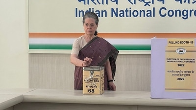 Interim president Sonia Gandhi - who returned to lead the party after son Rahul Gandhi stepped down in 2019 - casts her vote. (Congress/ Twitter)