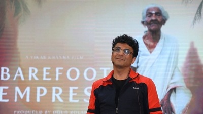 Vikas Khanna at the poster launch of Barefoot Empress. Vikas Khanna at the poster launch of Barefoot Empress.