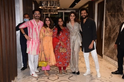 Aparshakti Khurana and Akriti, Arpita Khan, Genelia and Riteish Deshmukh at Ayushmann Khurrana's Diwali bash. (Varinder Chawla)