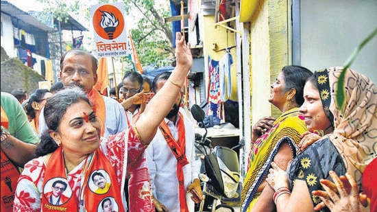 Shiv Sena (Uddhav Balasaheb Thackeray) candidate Rutuja Latke campaigning from Parsiwada to Chakala area for Andheri East bypoll, at Andheri, in Mumbai, India, on Monday. (Vijay Bate/HT Photo)