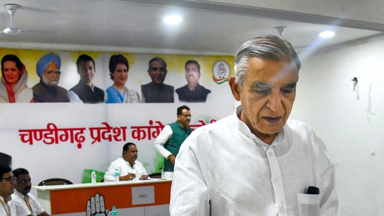 Pawan Kumar Bansal votes in Chandigarh.(PTI)