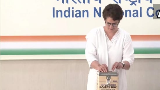 Priyanka Gandhi casts her vote in Delhi.(ANI)