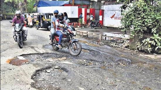 BMC to take over road from MIAL after Fadnavis complains