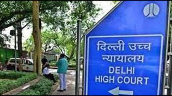The Delhi government was responding to a plea by social worker Bejon Kumar Misra who has alleged that unauthorised laboratories and diagnostic centres in the national capital were being managed by unqualified technicians. (HT Photo)