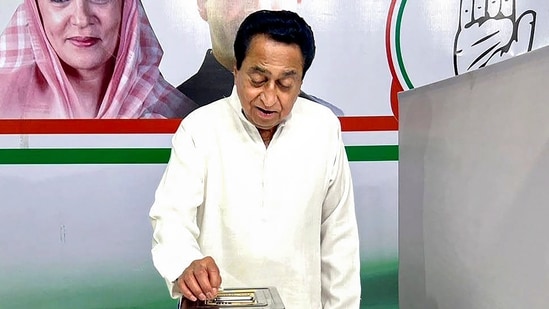 Madhya Pradesh Congress President Kamal Nath casts his vote for the party's presidential election at PCC headquarters, in Bhopal, Monday.(PTI)