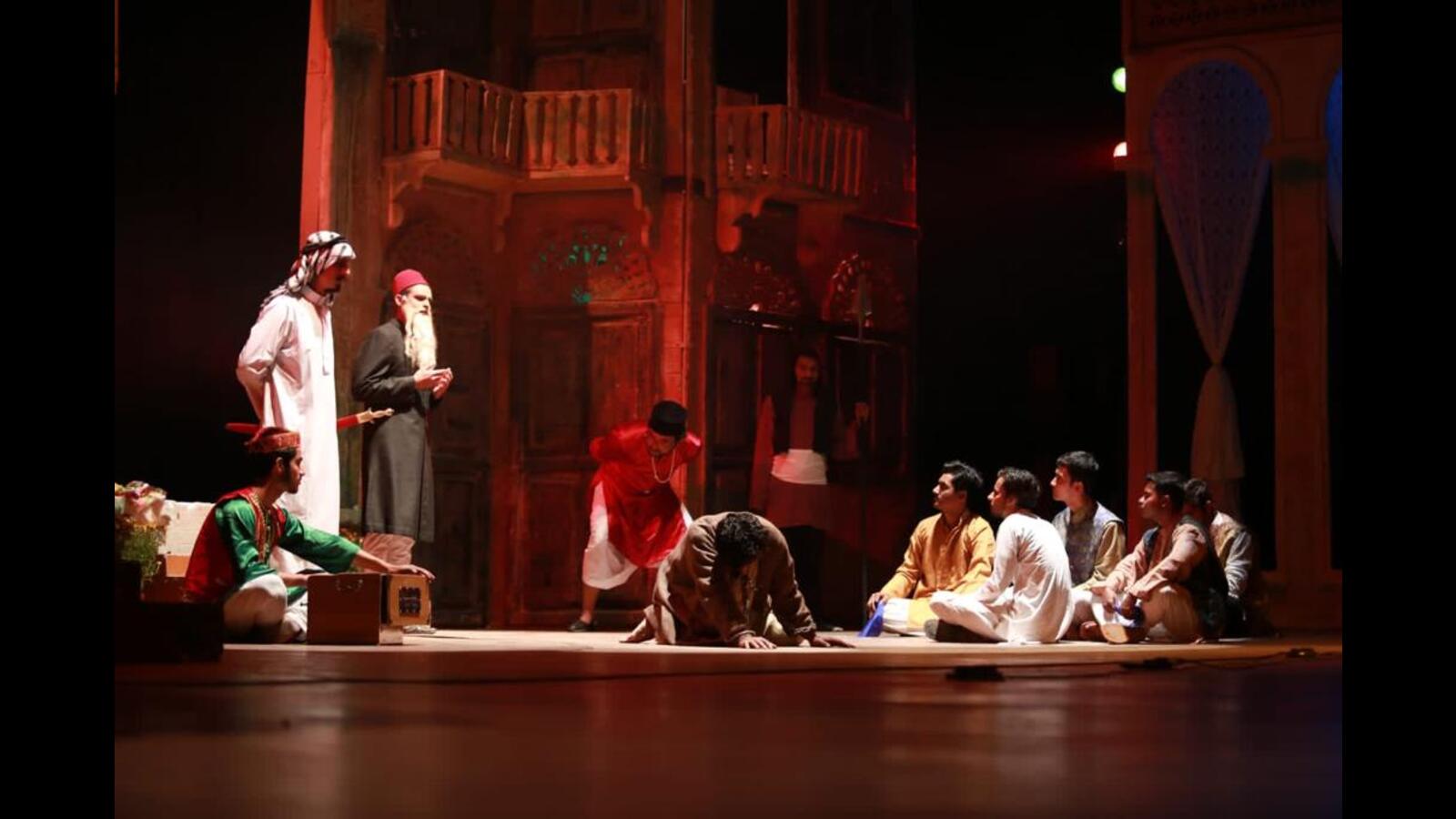 Play on Sir Syed staged at AMU, shows to continue till today ...