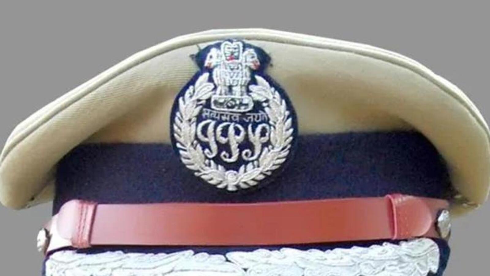 2-bihar-ips-officers-including-one-who-tried-to-con-dgp-suspended