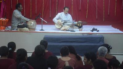 Pandit Vivek Joshi at a music therapy session at Regional Mental Hospital, Thane, on Tuesday (Praful Gangurde/HT Photo) Pandit Vivek Joshi at a music therapy session at Regional Mental Hospital, Thane, on Tuesday (Praful Gangurde/HT Photo)