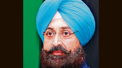 Bajwa said that it appears as if Bhagwant Mann has left the people of Punjab absolutely high and dry and largely at the mercy of the bureaucrats . (HT file photo)