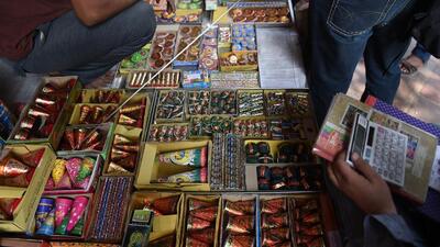 Indian customers visit a firecracker shop in New Delhi on October 23, 2018. - India's top court on October 23 eased a ban on fireworks for a major Hindu festival despite air pollution in New Delhi and other cities again reaching danger levels. (Photo by Money SHARMA / AFP) (AFP) Indian customers visit a firecracker shop in New Delhi on October 23, 2018. - India's top court on October 23 eased a ban on fireworks for a major Hindu festival despite air pollution in New Delhi and other cities again reaching danger levels. (Photo by Money SHARMA / AFP) (AFP)