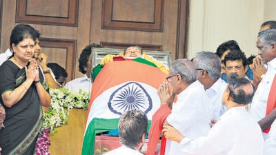 Former Tamil Nadu chief minister J Jayalalithaa’s body at Rajaji Hall in Chennai in December 2016. (Parani Kumar/HT file) Former Tamil Nadu chief minister J Jayalalithaa’s body at Rajaji Hall in Chennai in December 2016. (Parani Kumar/HT file)