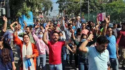 'Qualified' TET candidates stage protest seeking appointment in schools (ANI)