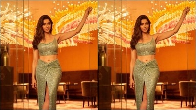 Aamna, for the pictures, picked a pastel green sequined cropped top with slip-in details. The blouse hugged her shape and featured a plunging neckline. (Instagram/@aamnasharifofficial) Aamna, for the pictures, picked a pastel green sequined cropped top with slip-in details. The blouse hugged her shape and featured a plunging neckline. (Instagram/@aamnasharifofficial)