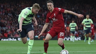 &nbsp;Liverpool's Diogo Jota in action with Manchester City's Kevin De Bruyne&nbsp; (REUTERS)