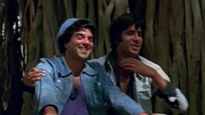 Amitabh Bachchan and Dharmendra played friends in Sholay.