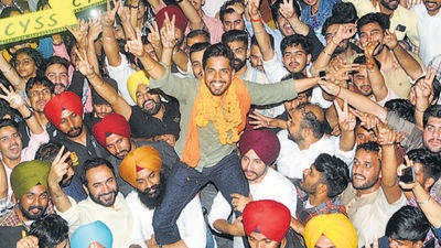 Supporters of Chhatra Yuva Sangharsh Samiti, the student wing of the Aam Aadmi Party, in a jubilant mood as their presidential nominee Aayush Khatkar (C) wins the post, at Student Centre in Panjab University, Chandigarh, on Tuesday. (Ravi Kumar/HT) Supporters of Chhatra Yuva Sangharsh Samiti, the student wing of the Aam Aadmi Party, in a jubilant mood as their presidential nominee Aayush Khatkar (C) wins the post, at Student Centre in Panjab University, Chandigarh, on Tuesday. (Ravi Kumar/HT)