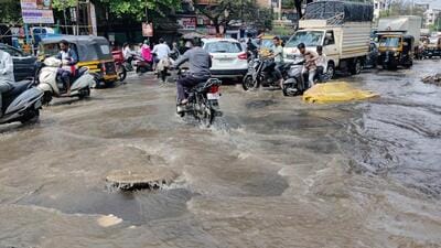 Waterlogging in the city due to intense rain since Monday evening has sparked a blame game between the BJP and the NCP. (RAHUL RAUT/HT) Waterlogging in the city due to intense rain since Monday evening has sparked a blame game between the BJP and the NCP. (RAHUL RAUT/HT)