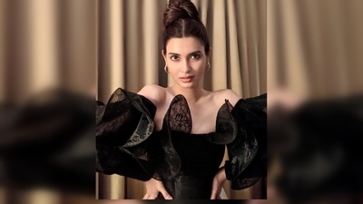 Diana Penty found these stunning photos of herself while scrolling through her phone. She captioned her post, "Found some good stuff while looking for some other stuff on my phone." (Instagram/@dianapenty) Diana Penty found these stunning photos of herself while scrolling through her phone. She captioned her post, "Found some good stuff while looking for some other stuff on my phone." (Instagram/@dianapenty)